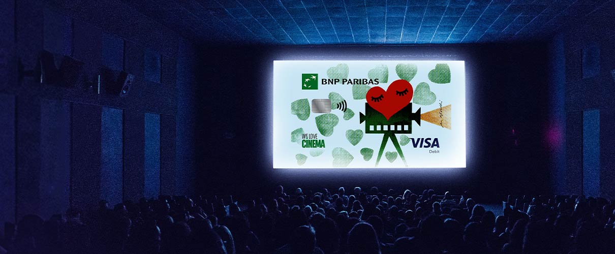 karta filmowa wyświetla się w kinie przy publiczności