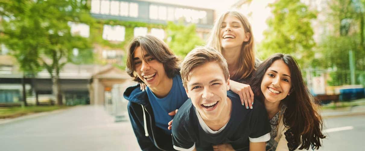 uśmiechnięte nastolatki