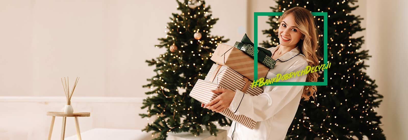 dziewczyna niesie prezenty