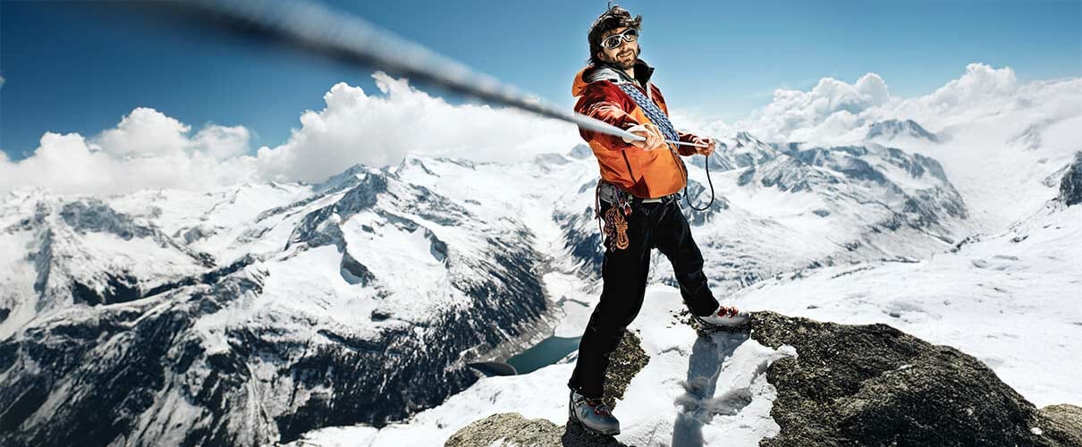 mężczyzna w górach