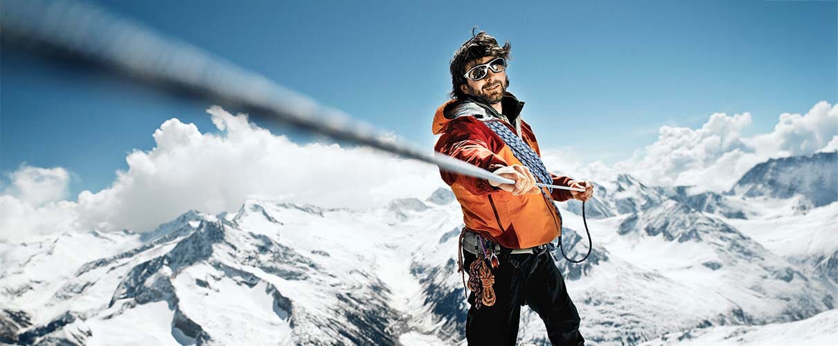 mężczyzna w górach