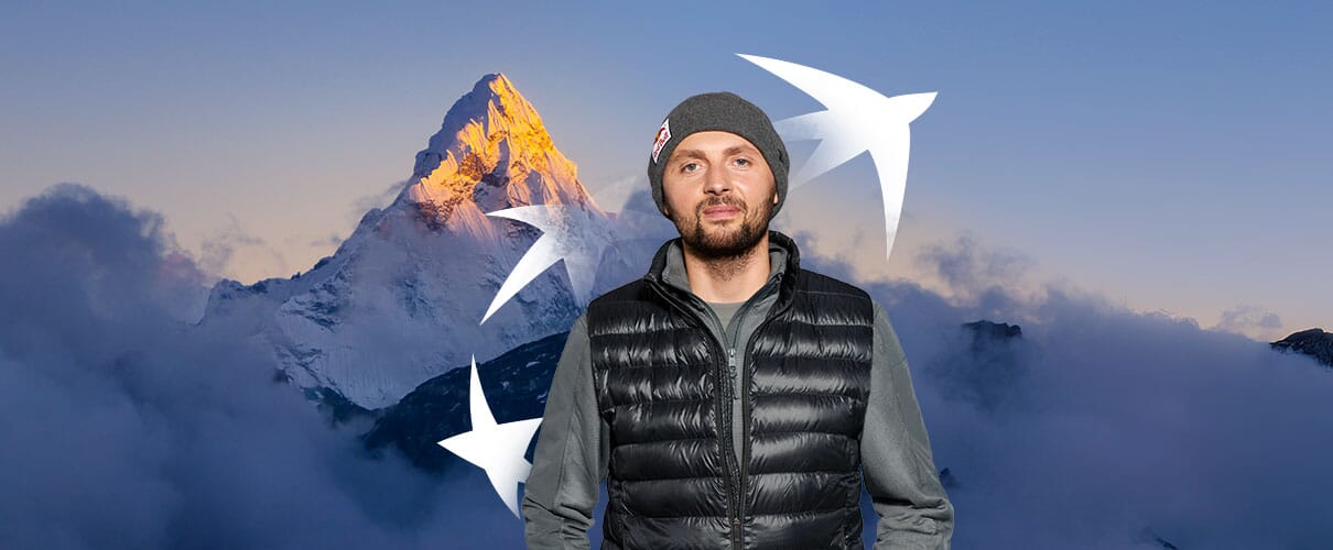 Andrzej Bargiel wspina się na górę