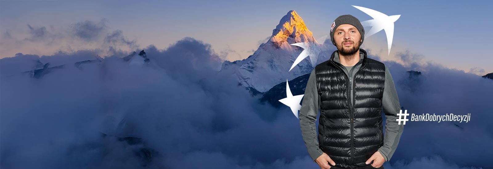 Andrzej Bargiel na tle gór