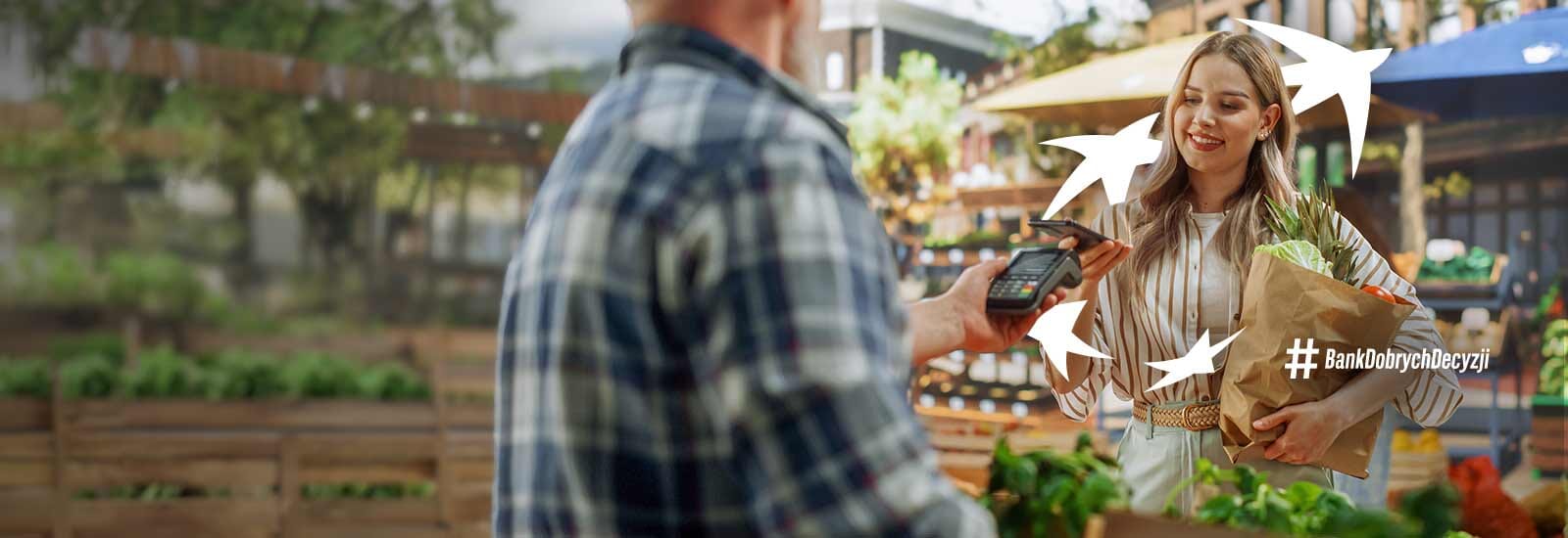 Płatność telefonem przy terminalu na targu