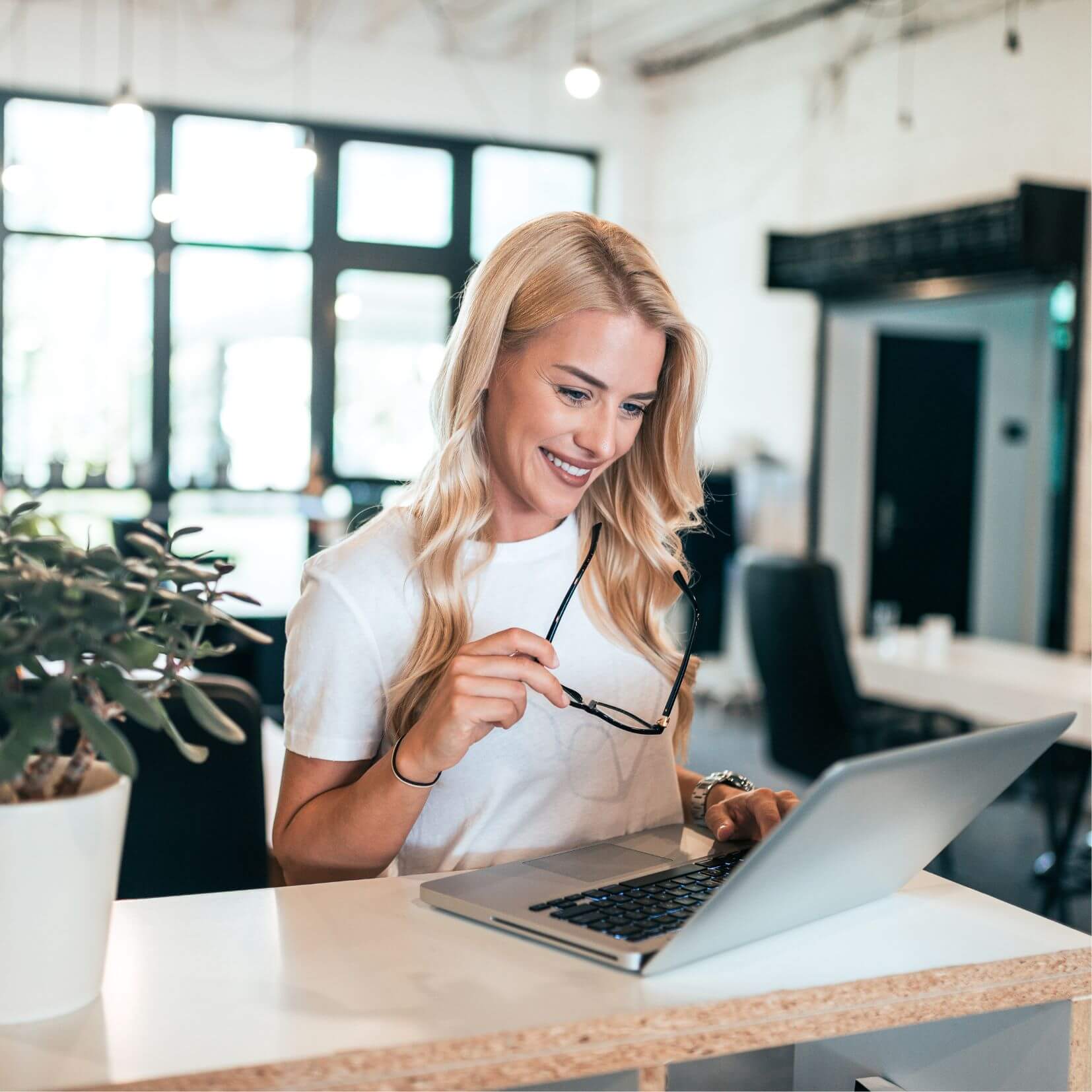 Jak bezpiecznie kupować na platformach typu OLX, Vinted, Allegro?