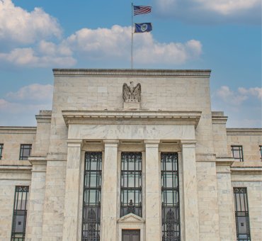 RPP tnie stopy, FED czeka, dolar słabnie – komentarz walutowy z 17.07.2025