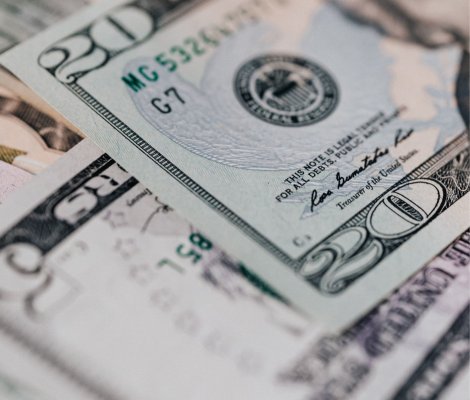 Słabszy dolar, rajd EURUSD i obniżki RPP – komentarz walutowy Biura Maklerskiego BNP