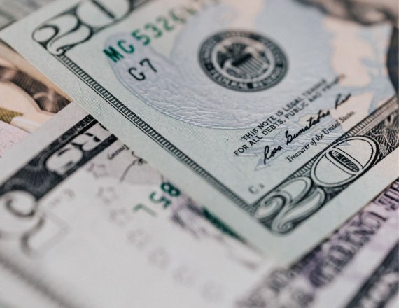 Słabszy dolar, rajd EURUSD i obniżki RPP – komentarz walutowy Biura Maklerskiego BNP