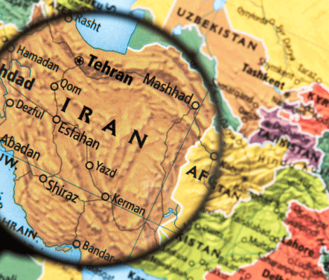 Grafika prezentująca mapę Bliskiego Wschodu ze zbliżeniem na Iran