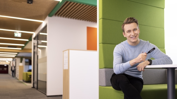 Albert - pracownik banku